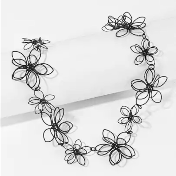 Unique Wire Sculpted Black Flower Choker - Picture 4 of 5